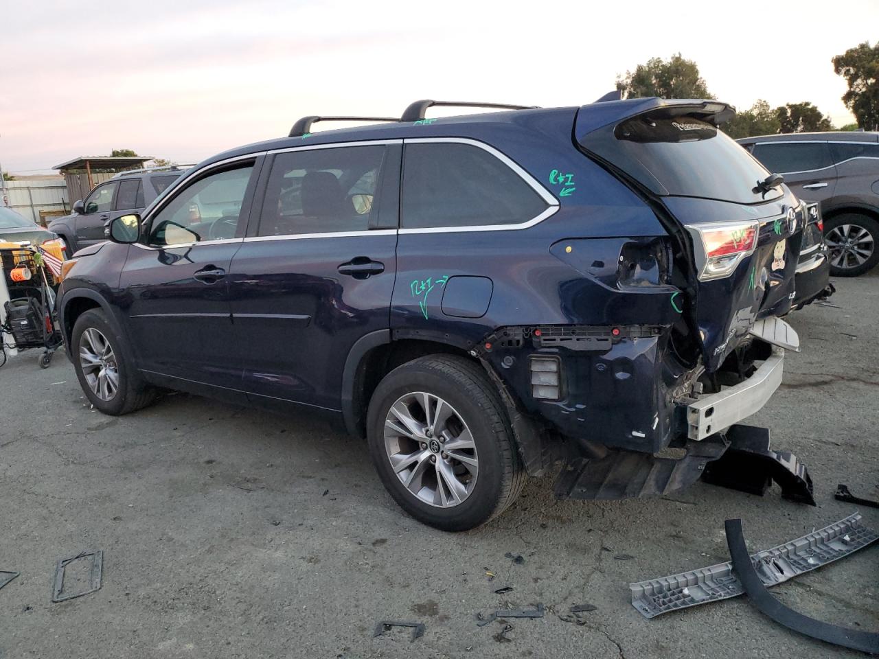 2016 Toyota Highlander - Image 2