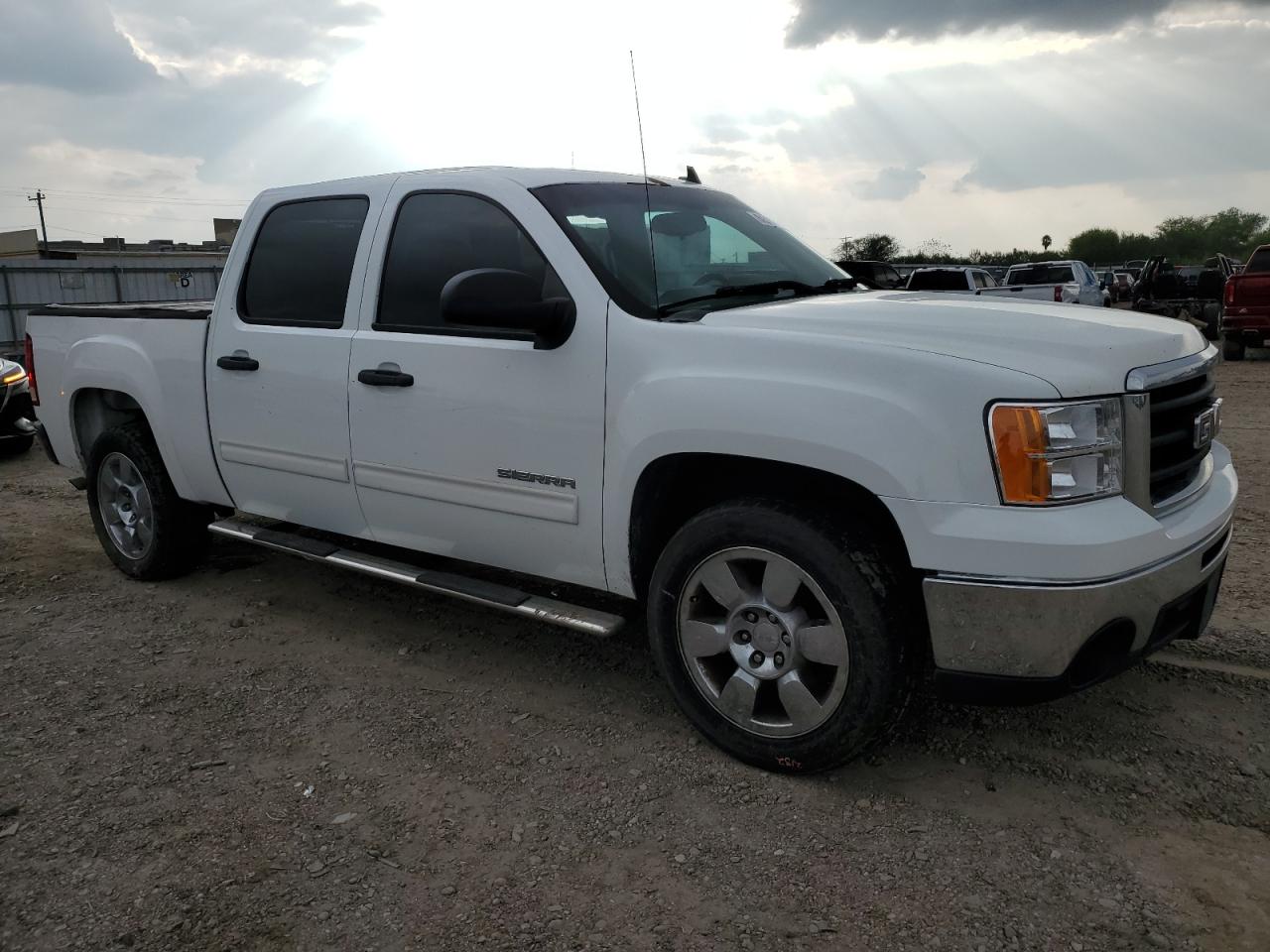 2011 GMC Sierra - Image 4