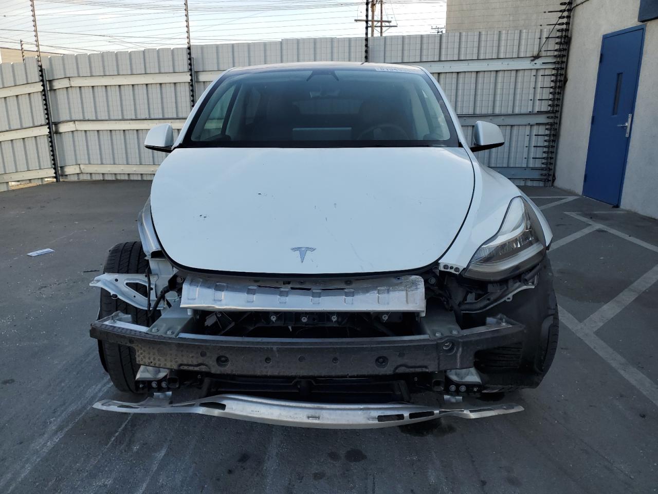 VIN 7SAYGDEE2NF409011 2022 TESLA MODEL Y no.5