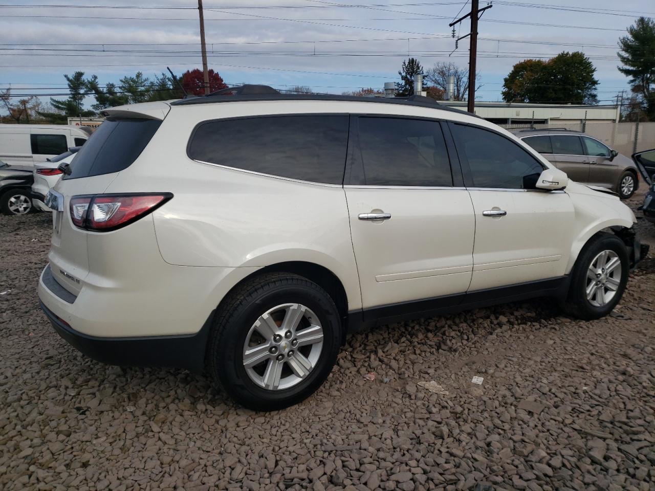 VIN 1GNKVHKDXEJ185546 2014 CHEVROLET TRAVERSE no.3