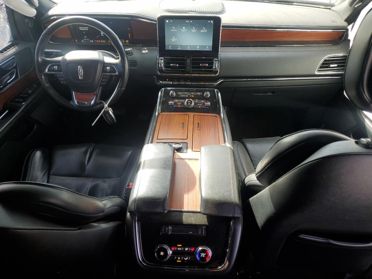 2019 Lincoln Navigator - Image 8