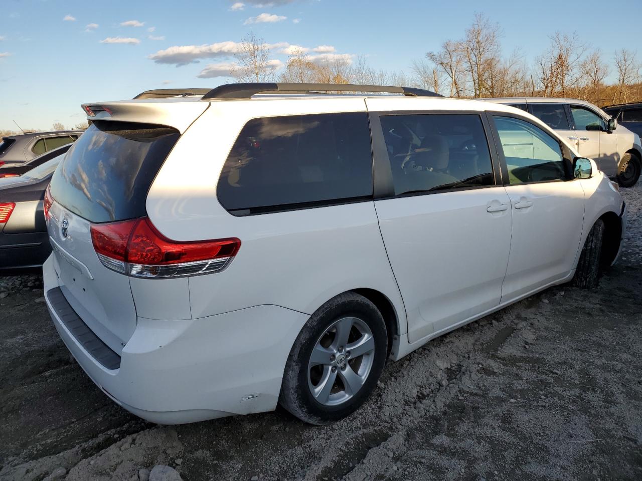 2012 Toyota Sienna - Image 3