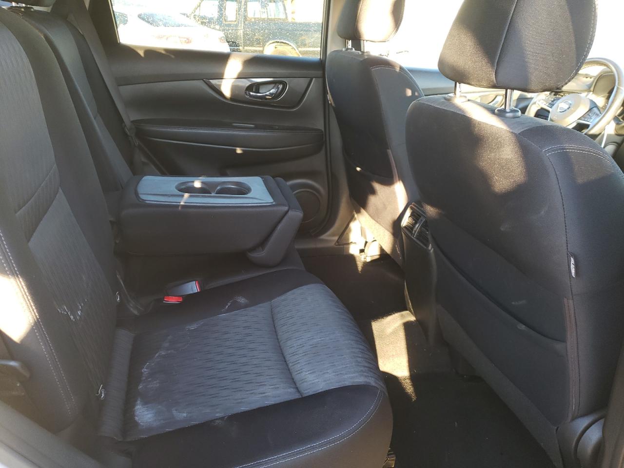 2017 Nissan Rogue - Image 11