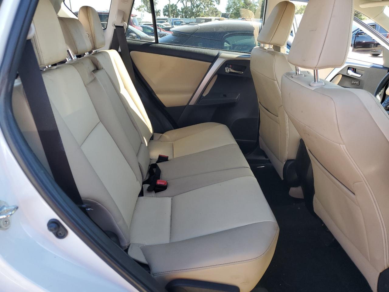 2015 Toyota RAV 4 - Image 11