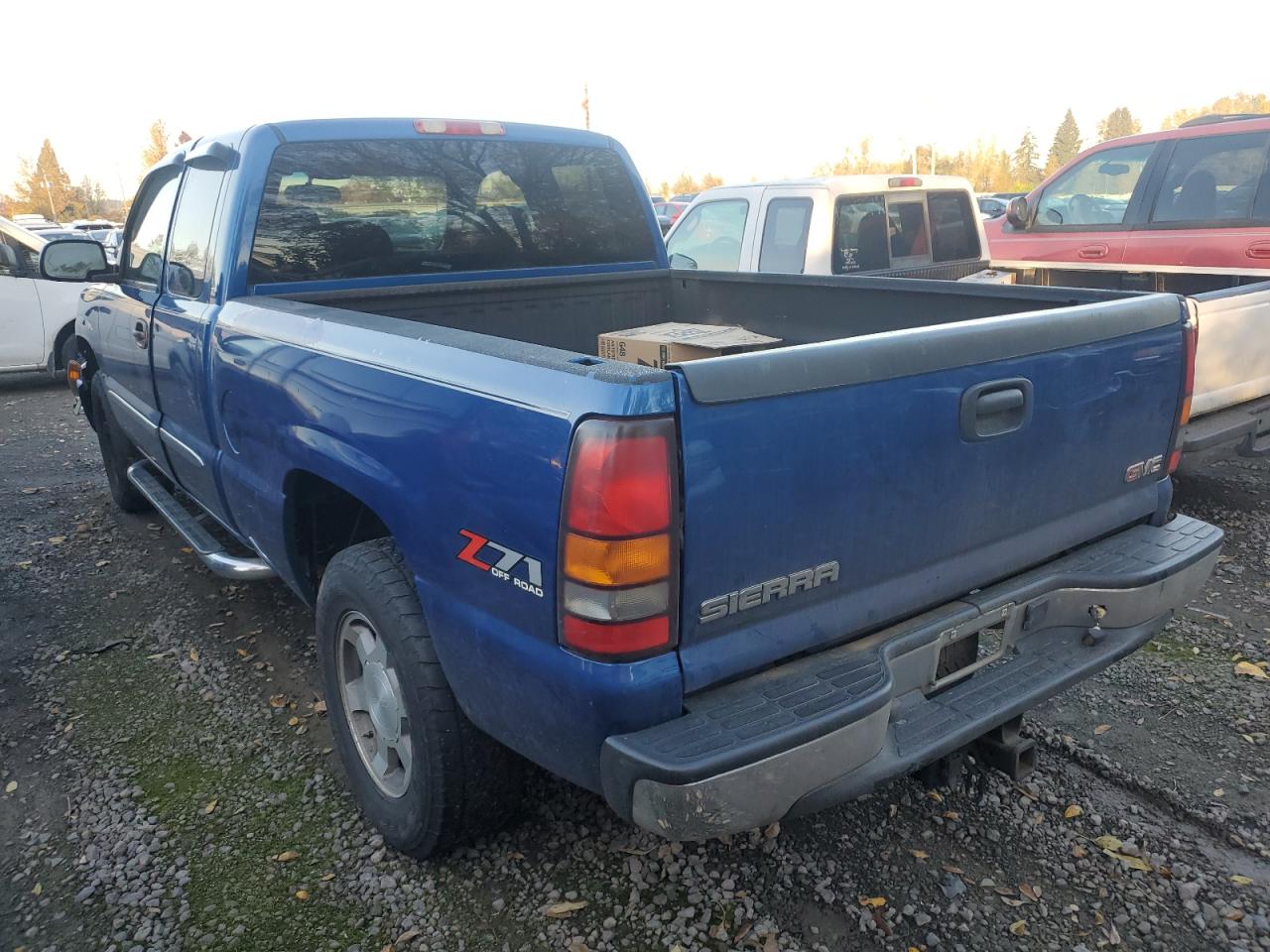 2004 GMC Sierra - Image 2