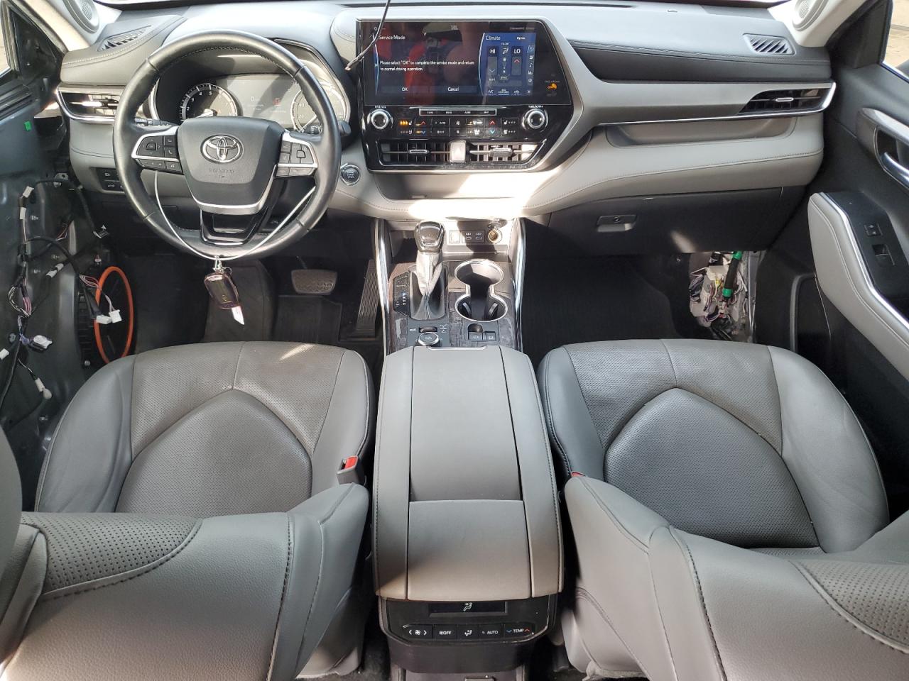 2022 Toyota Highlander - Image 8