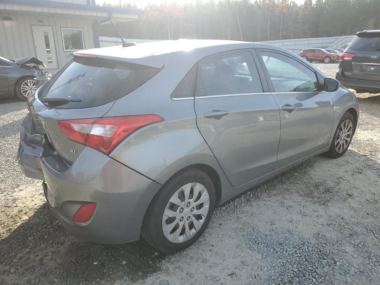 2017 Hyundai Elantra - Image 3