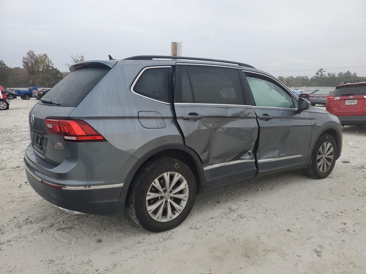 2018 Volkswagen Tiguan - Image 3
