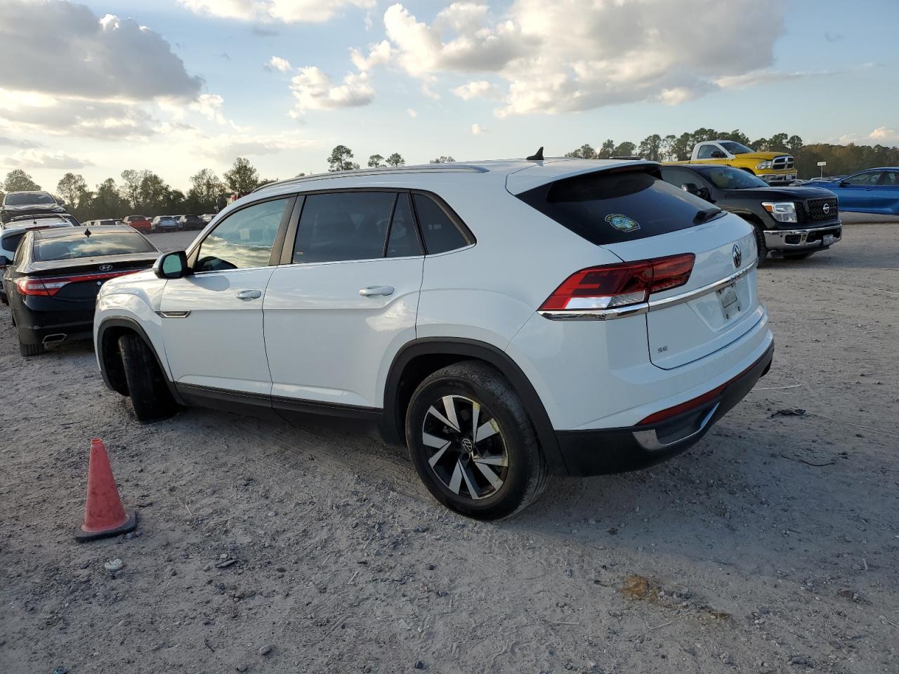 2020 Volkswagen Atlas - Image 2