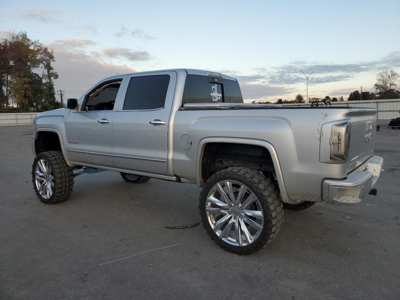 2017 GMC Sierra - Image 2