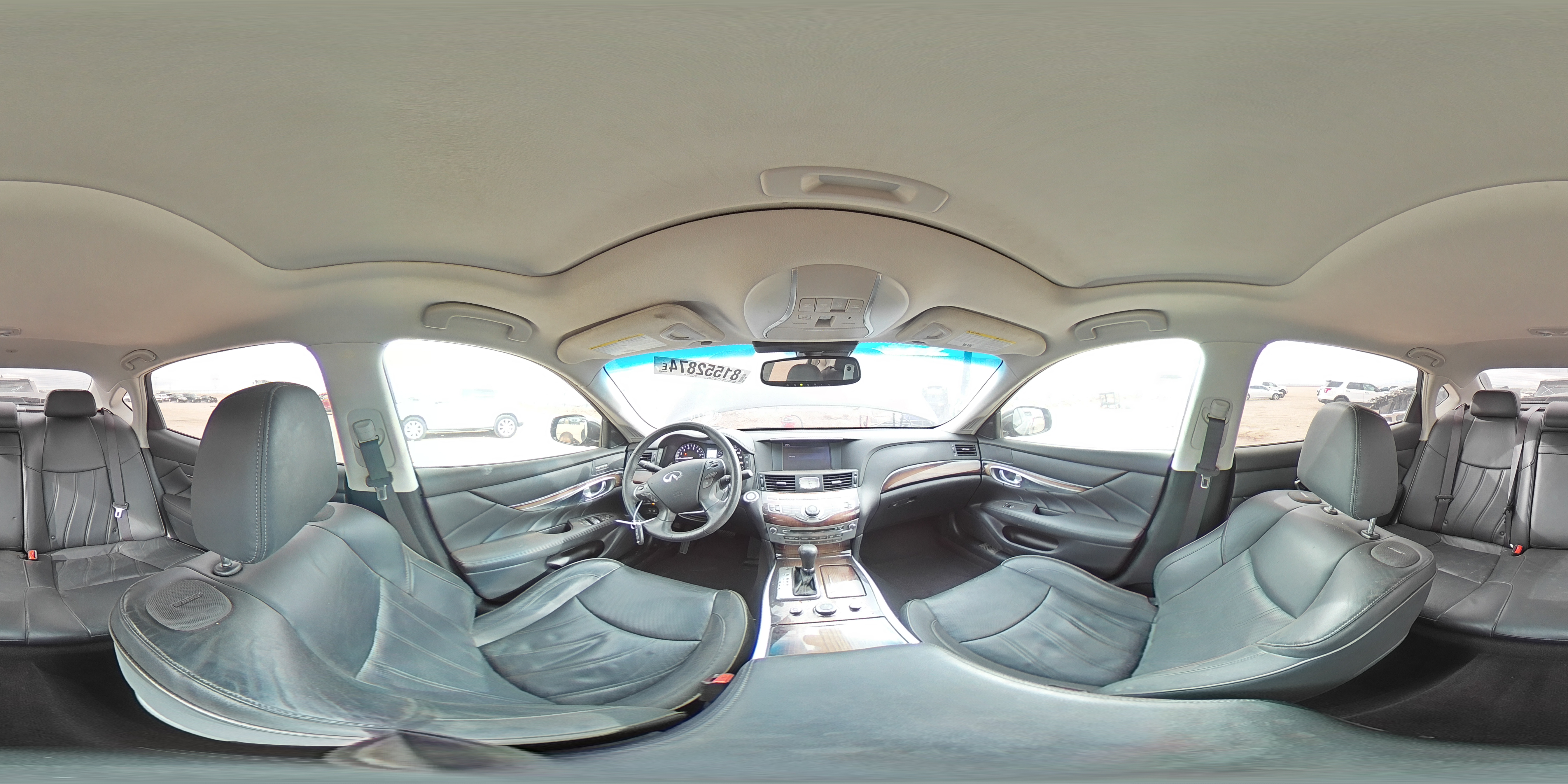 2015 Infiniti Q70 - Image 12