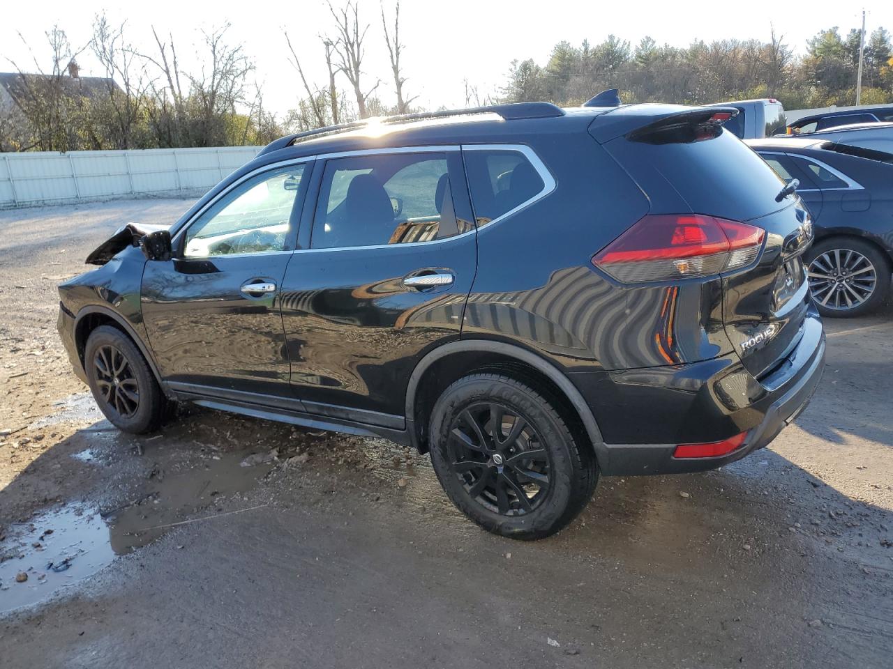 2018 Nissan Rogue - Image 2
