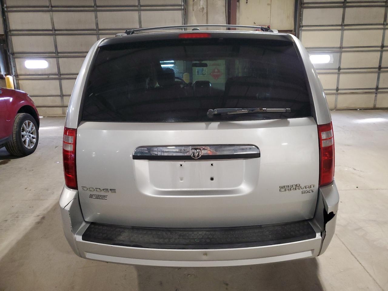 2010 Dodge Caravan - Image 6