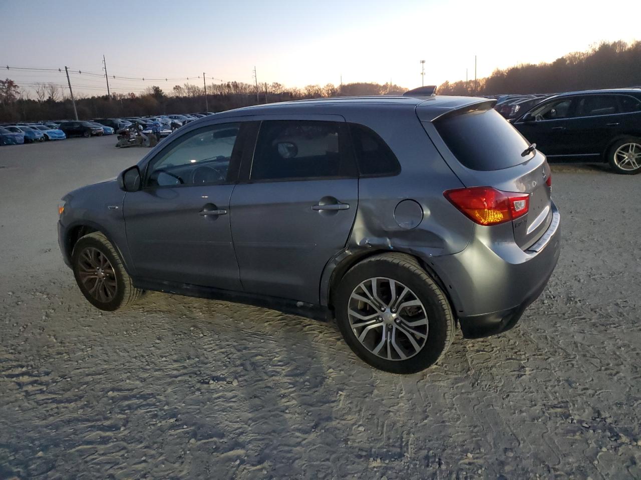 2017 Mitsubishi Outlander - Image 2