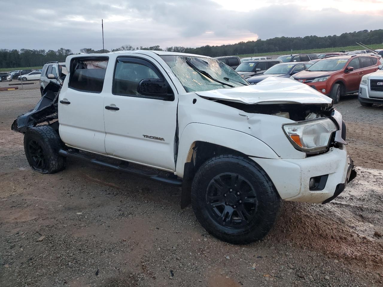 2015 Toyota Tacoma - Image 4