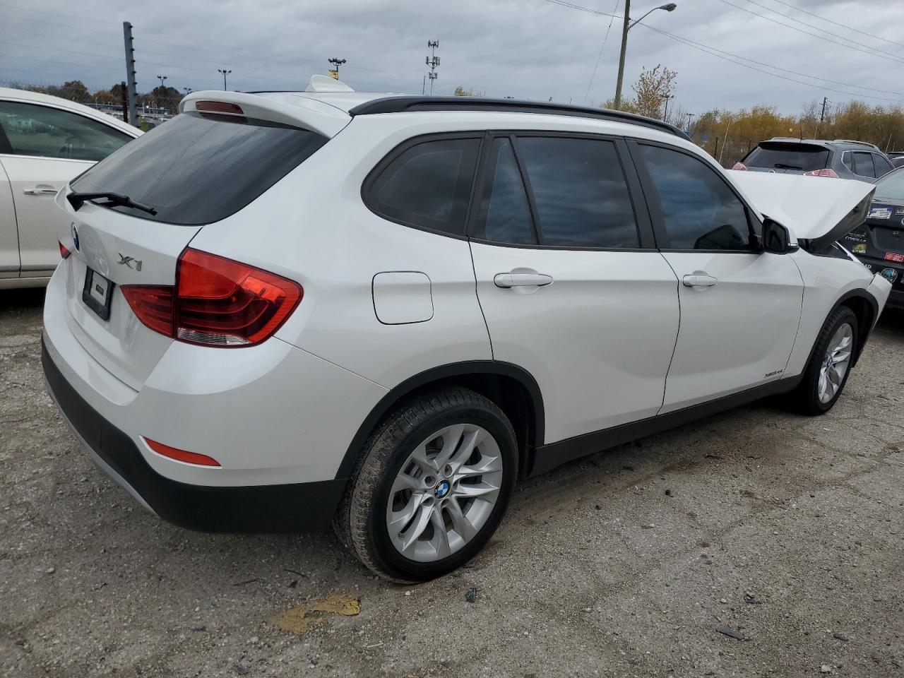2015 BMW X1 - Image 3