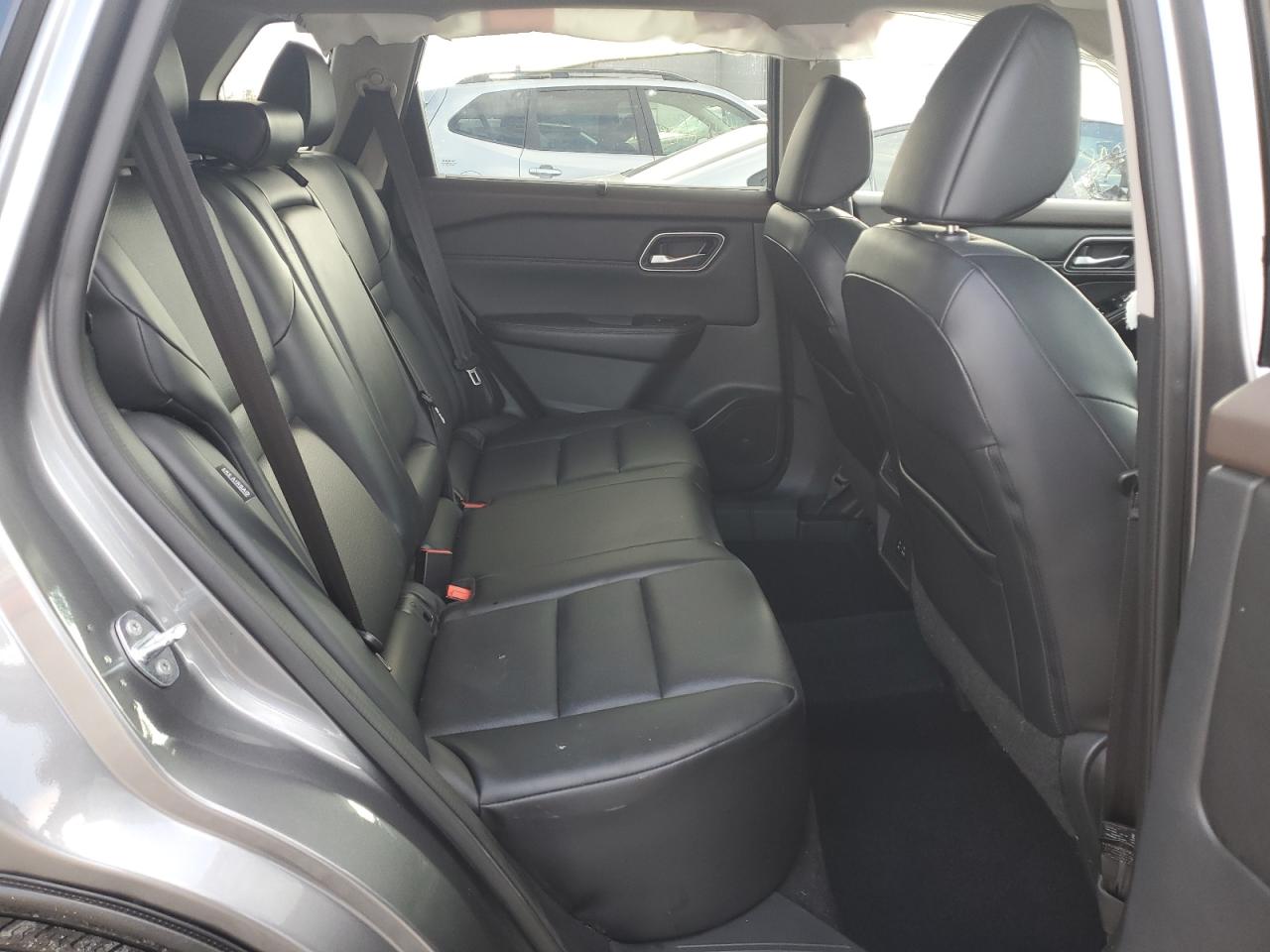 2021 Nissan Rogue - Image 11