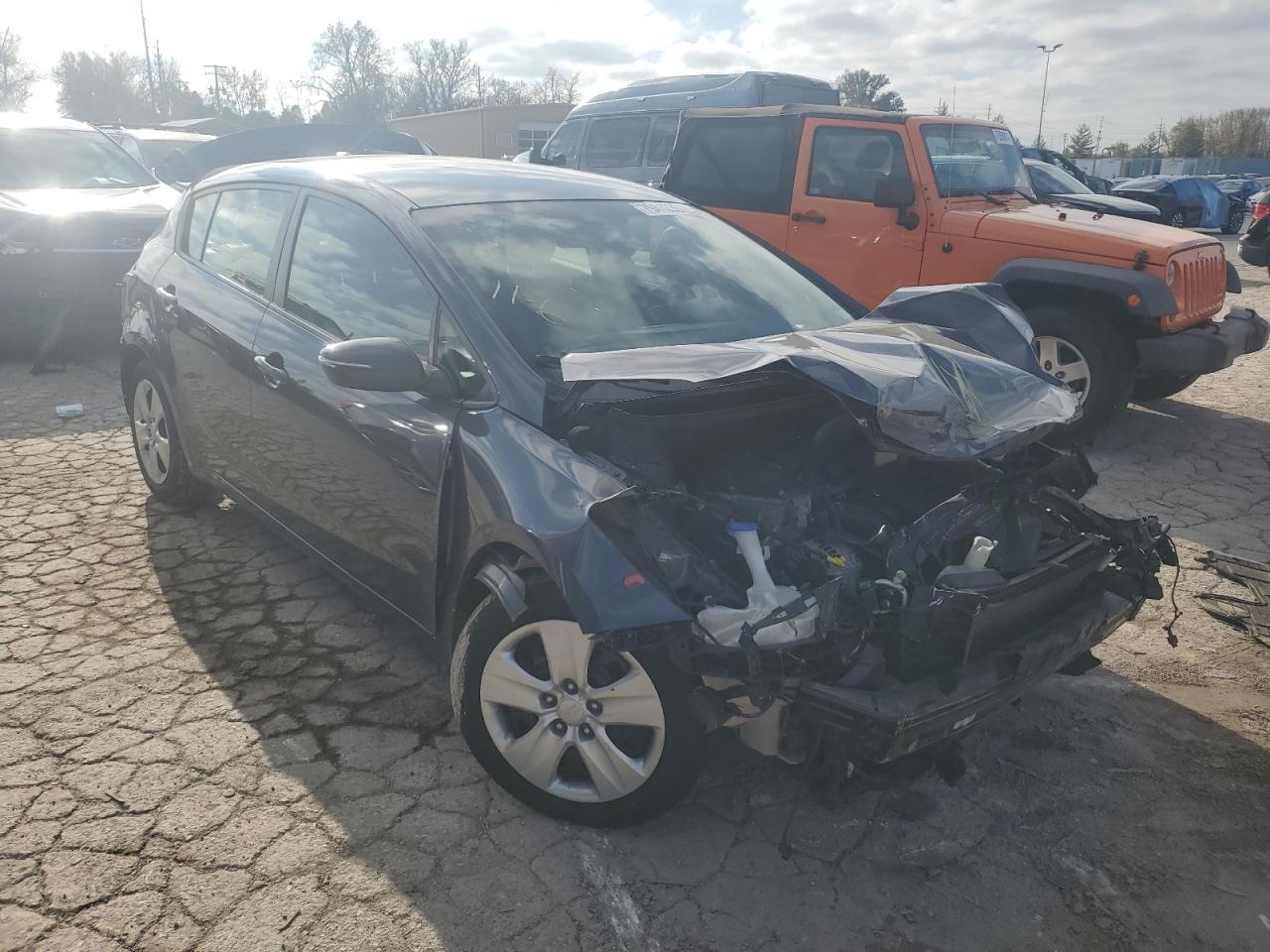 VIN KNAFK5A81G5546550 2016 KIA FORTE no.4