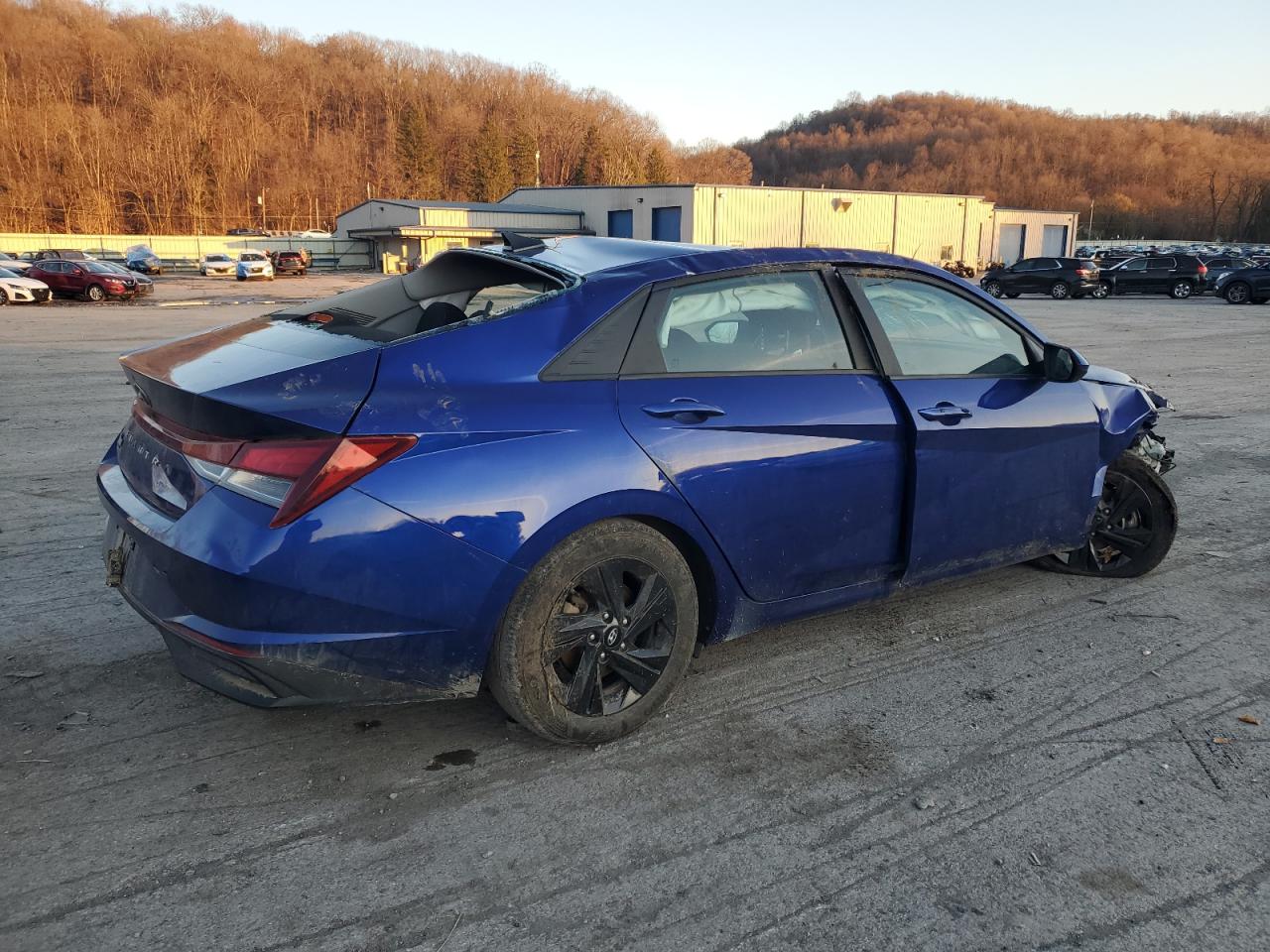 2023 Hyundai Elantra - Image 3