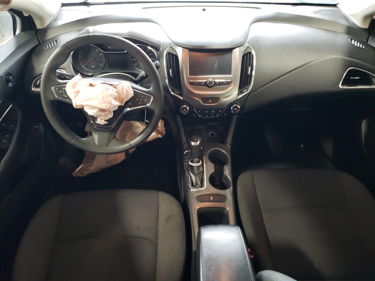 2018 Chevrolet Cruze - Image 8