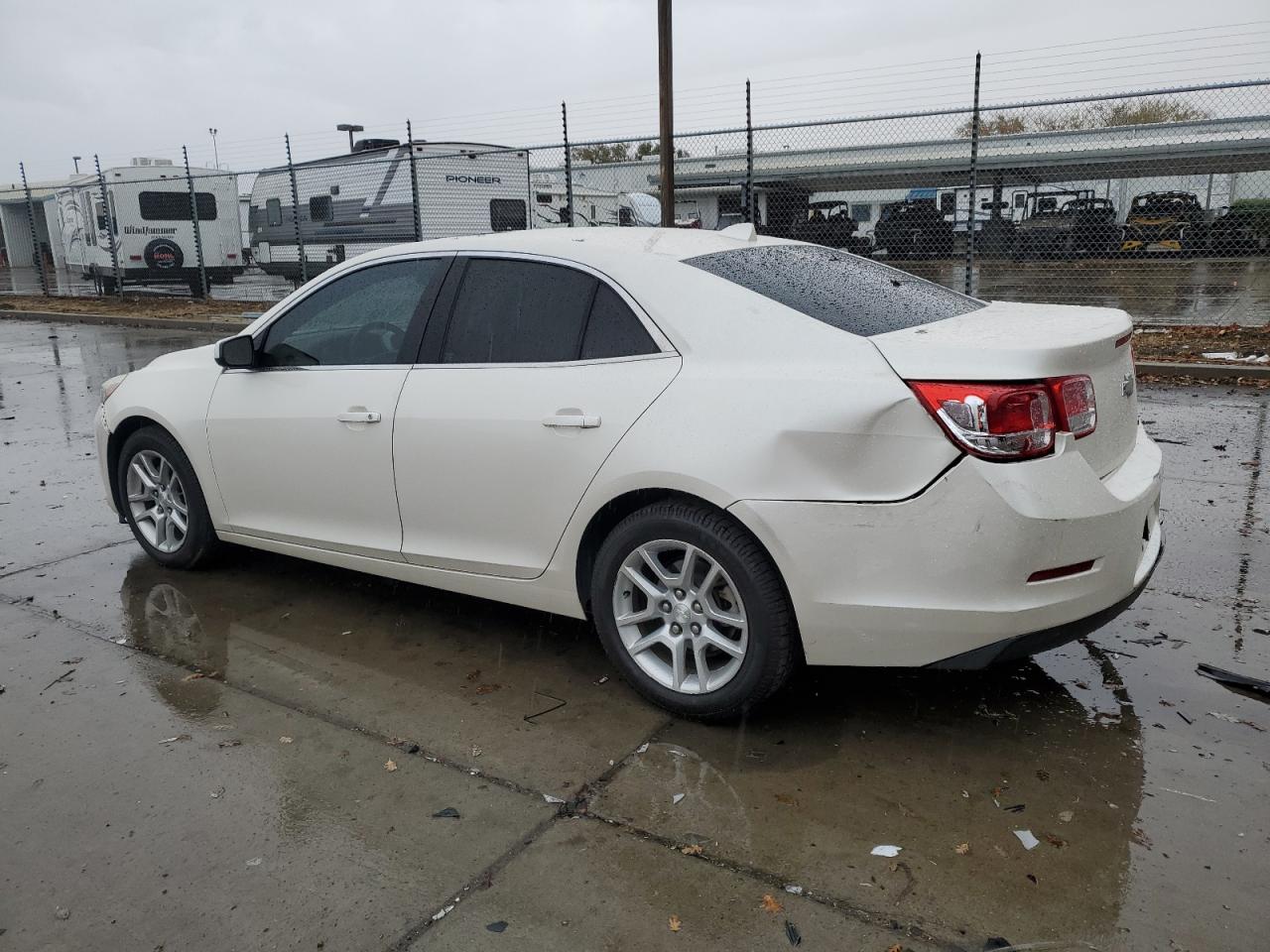 VIN 1G11F5RR4DF112443 2013 CHEVROLET MALIBU no.2