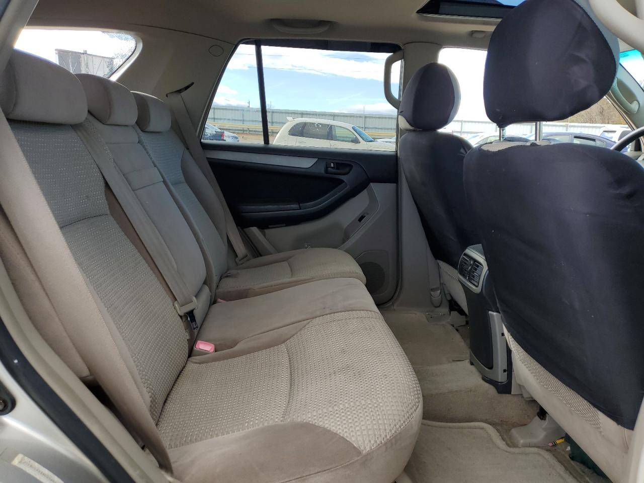 2004 Toyota 4Runner - Image 11
