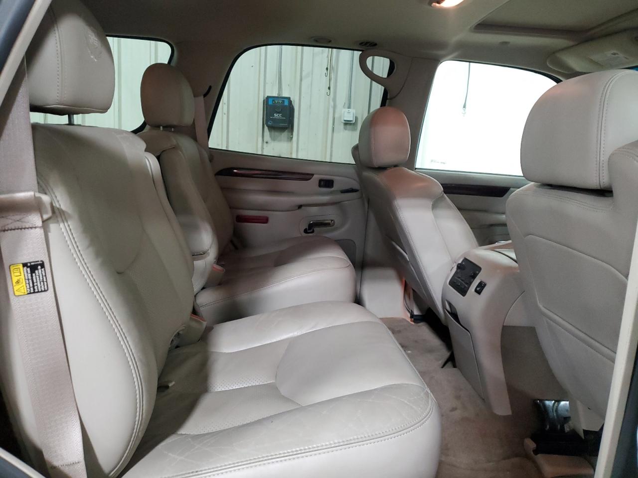 2005 Cadillac Escalade - Image 11