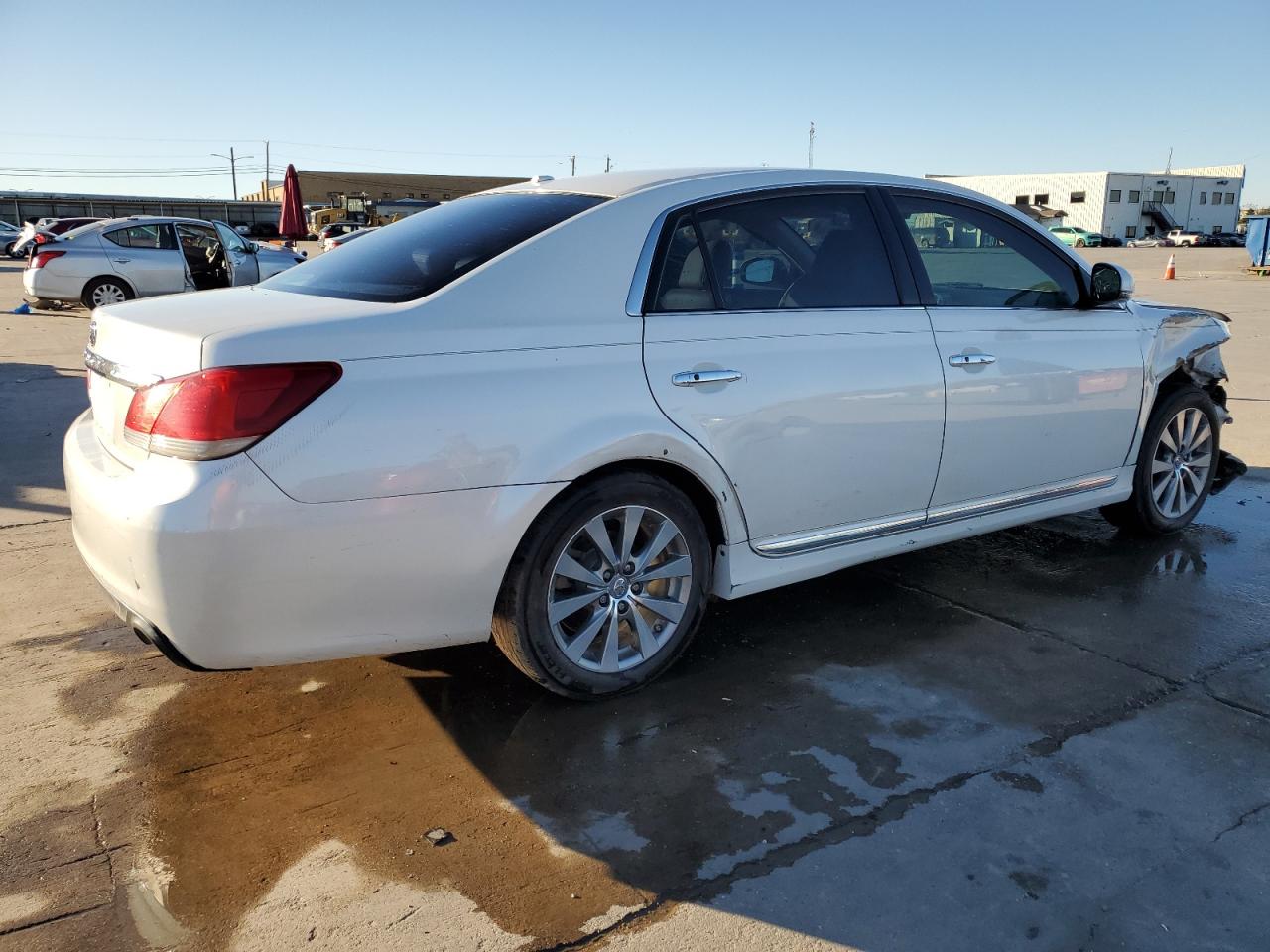 2011 Toyota Avalon - Image 3