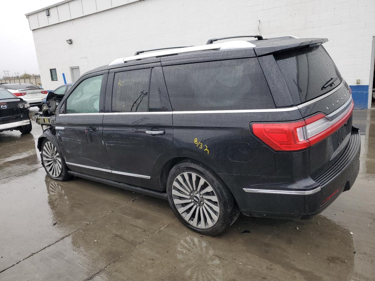 VIN 5LMJJ2LT8JEL11126 2018 LINCOLN NAVIGATOR no.2