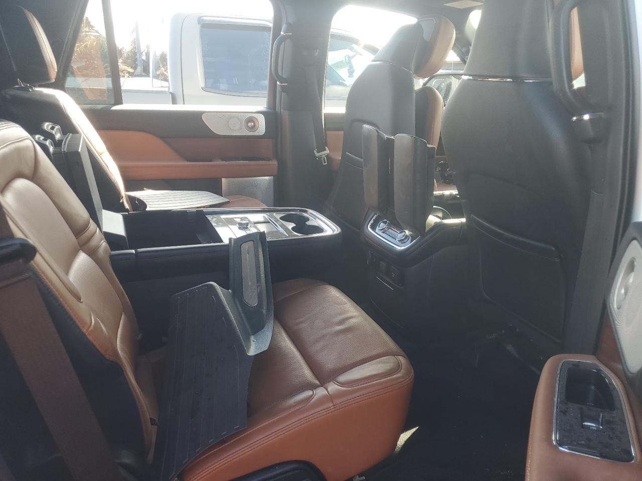 2021 Lincoln Navigator - Image 11