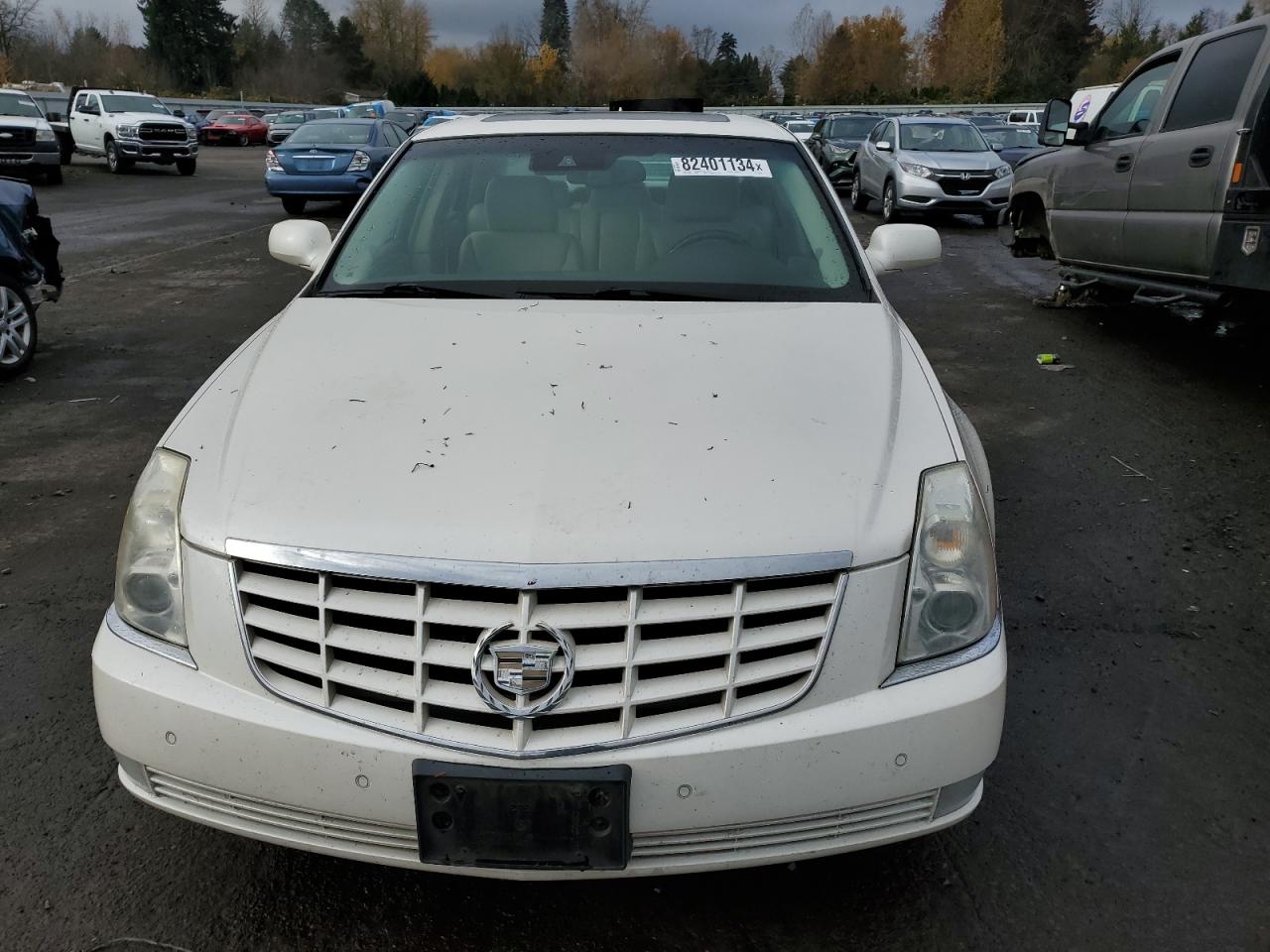 2010 Cadillac DTS - Image 5