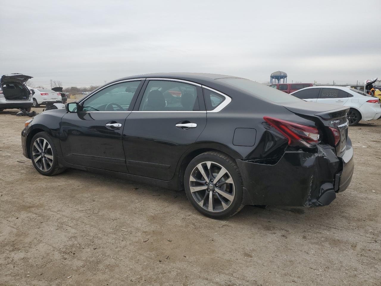 2017 Nissan Altima - Image 2