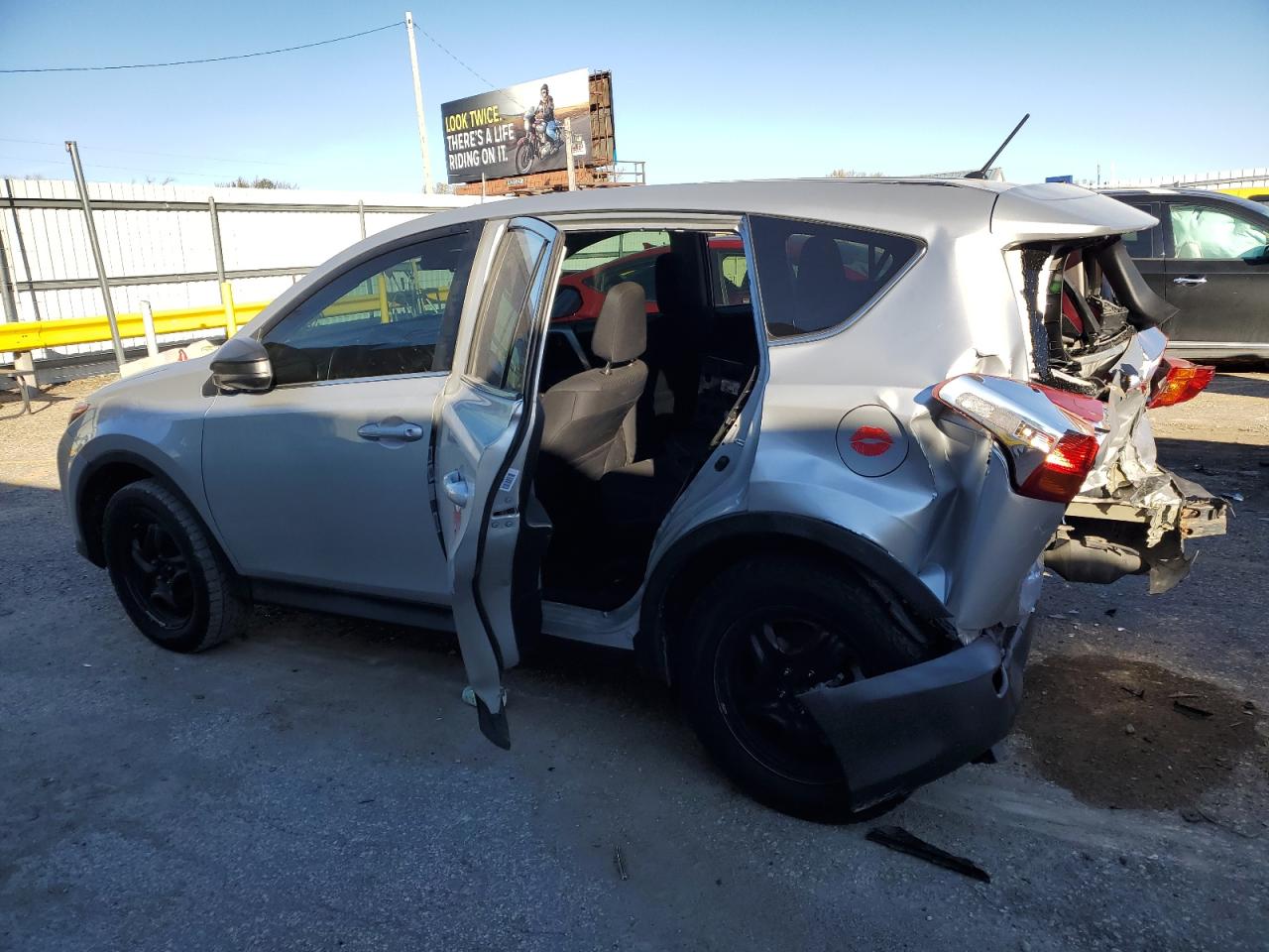 2015 Toyota RAV 4 - Image 2