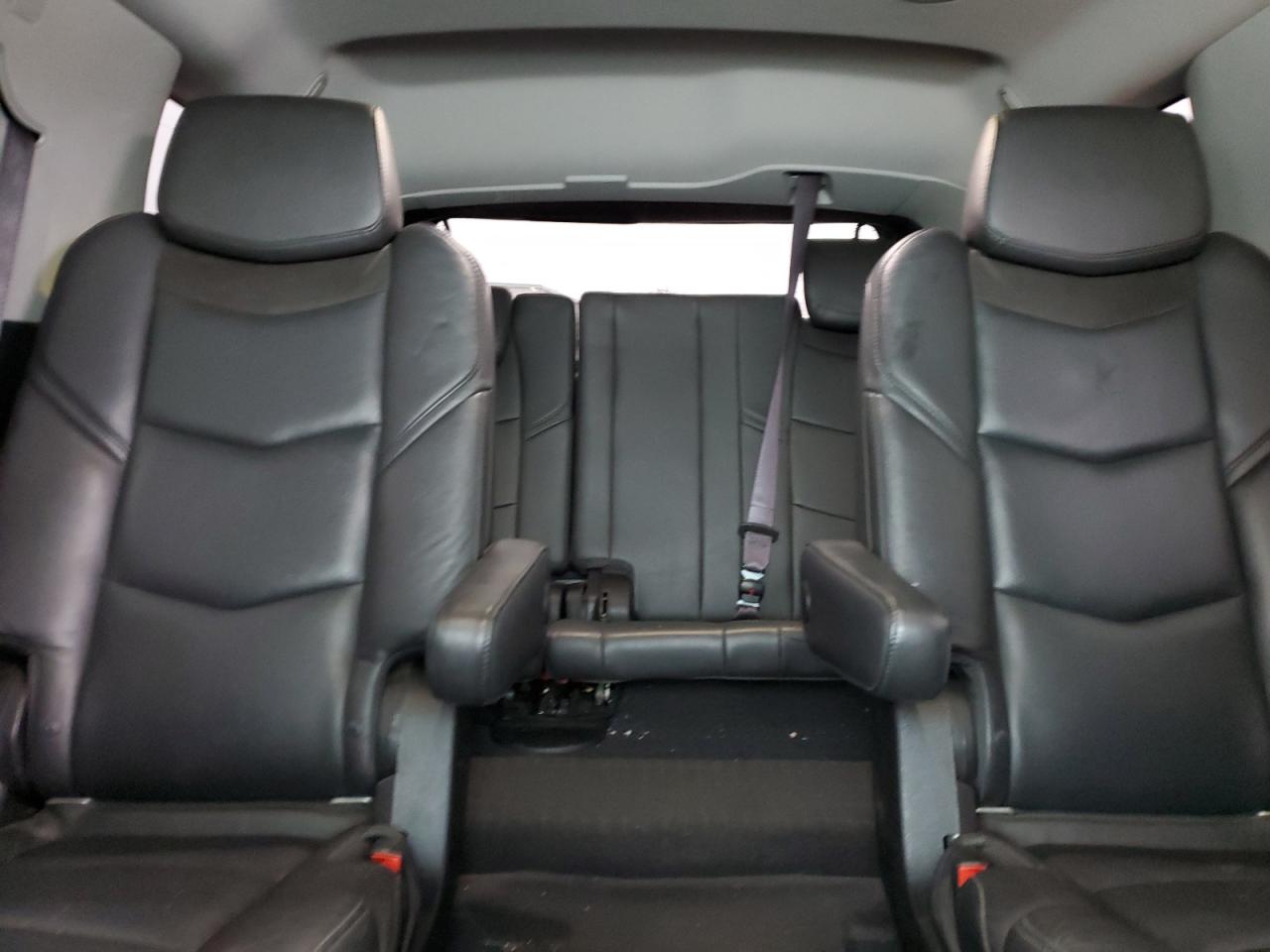 2017 Cadillac Escalade - Image 10