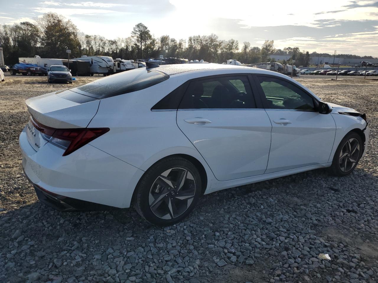 2021 Hyundai Elantra - Image 3