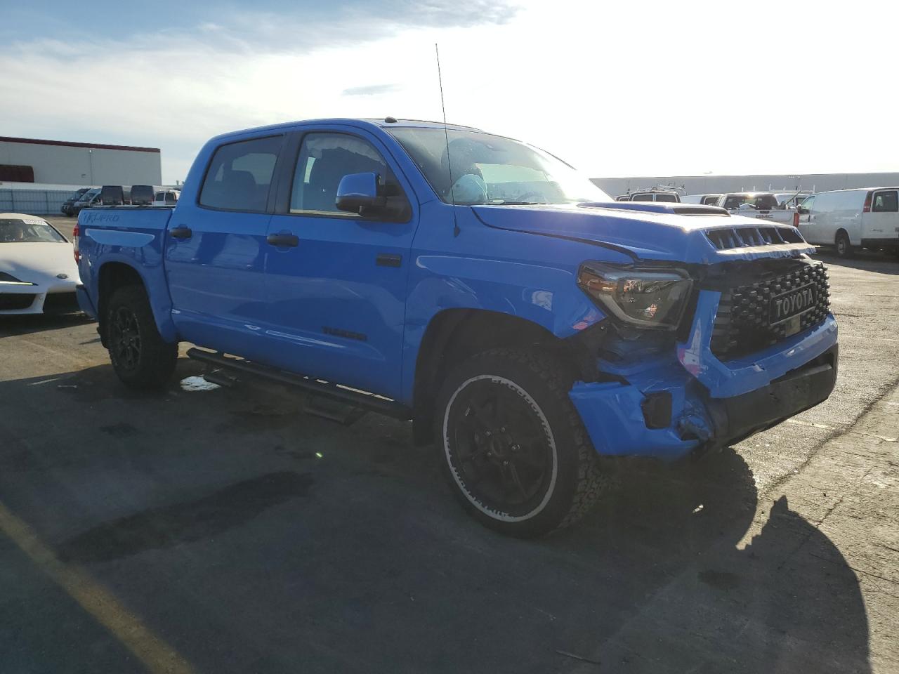 VIN 5TFDY5F10KX854648 2019 TOYOTA TUNDRA no.4