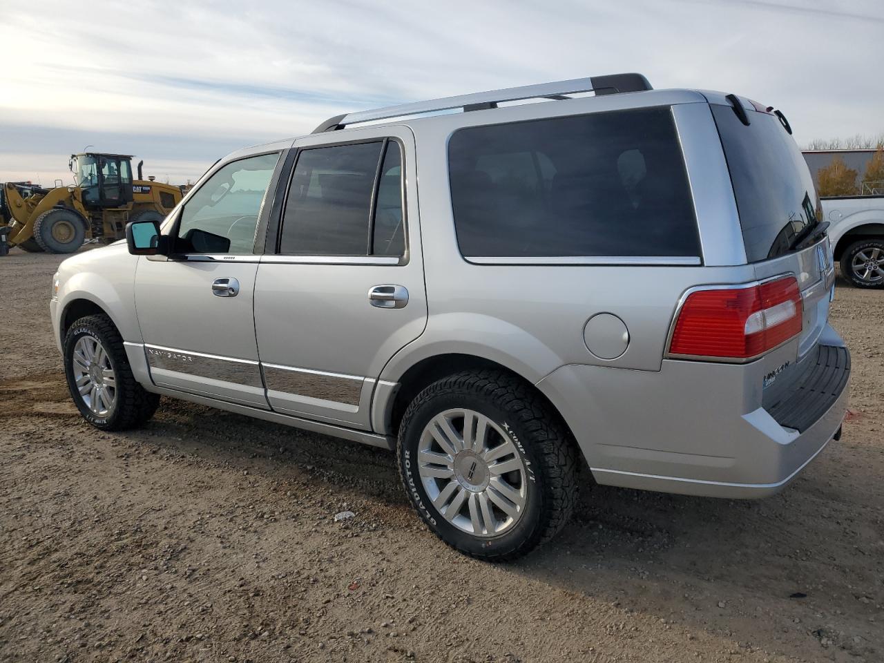 2011 Lincoln Navigator - Image 2