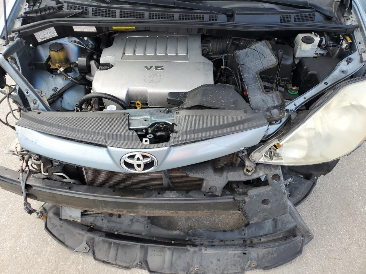 2009 Toyota Sienna - Image 12