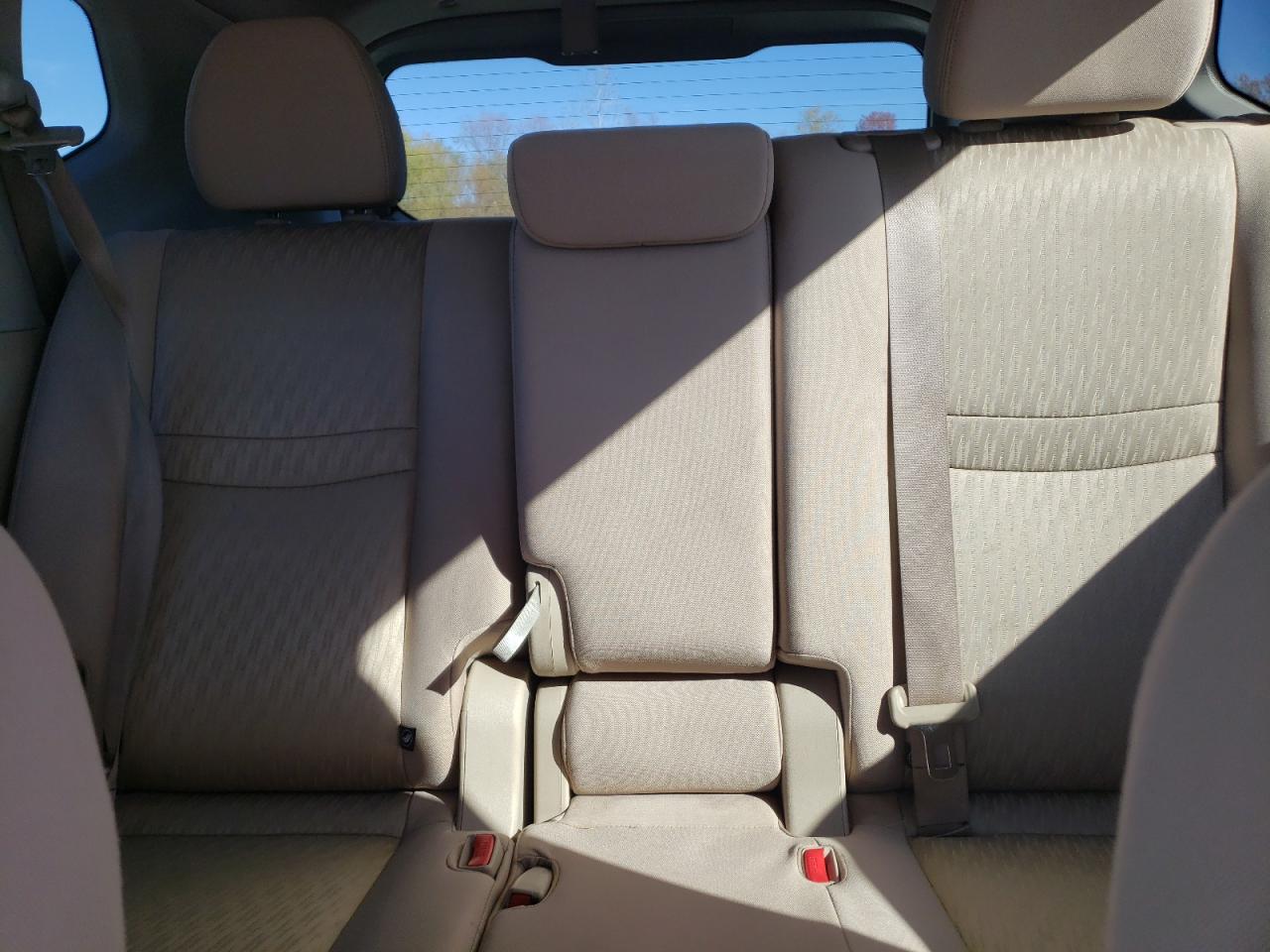 2017 Nissan Rogue - Image 10