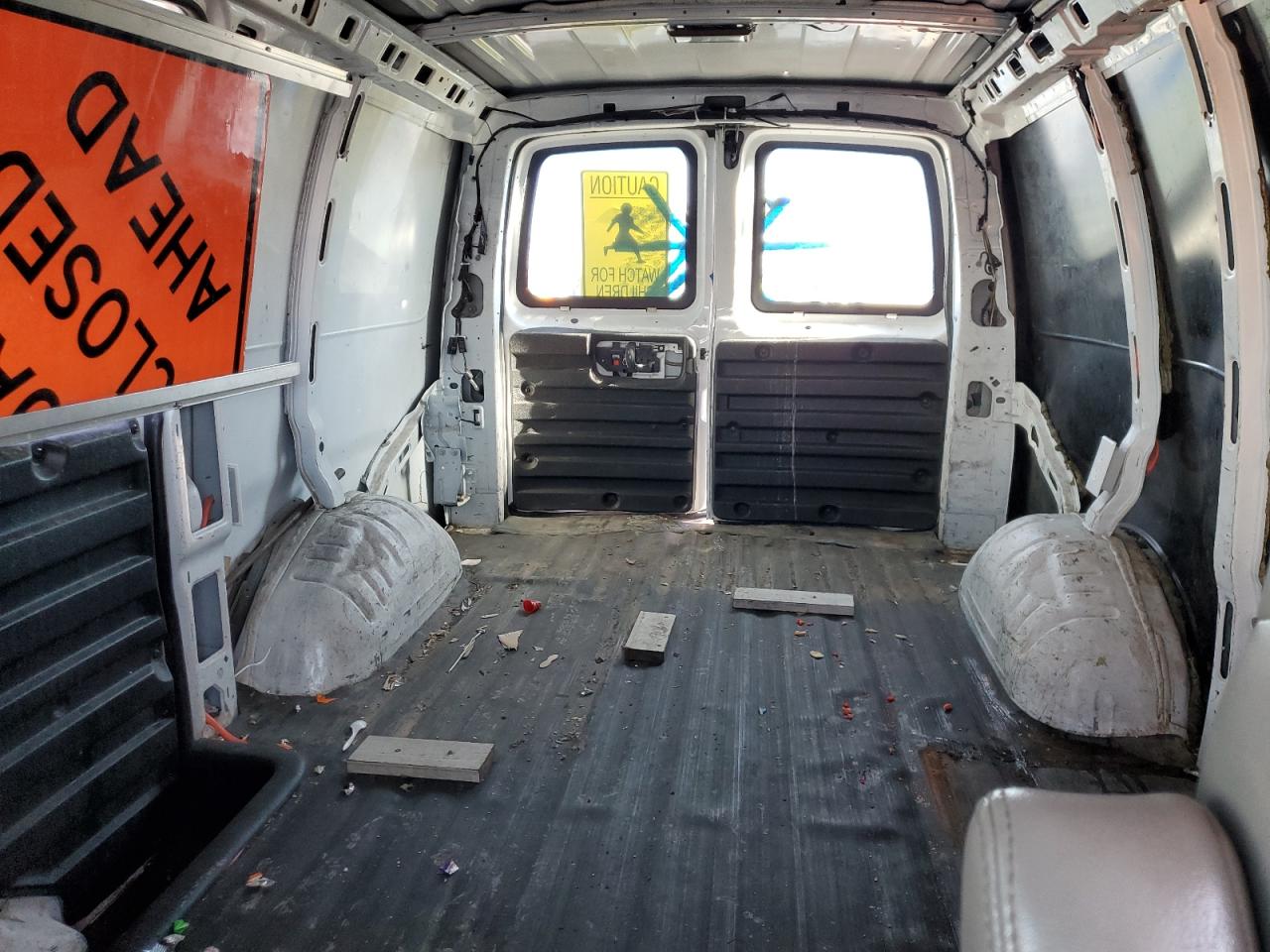 2006 Chevrolet Express - Image 10