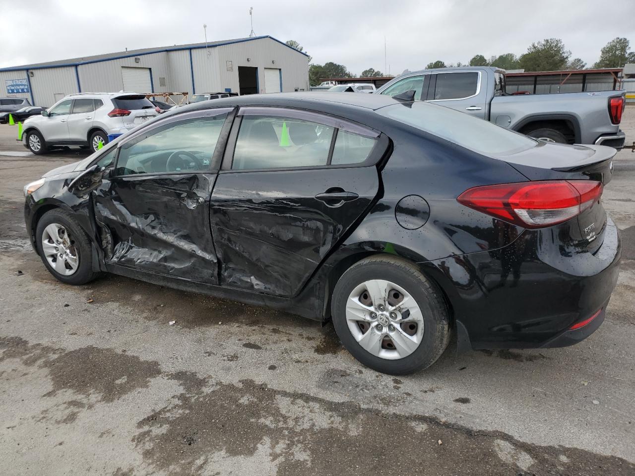 VIN 3KPFK4A77JE225306 2018 KIA FORTE no.2