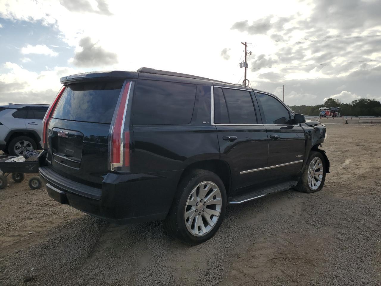 2016 GMC Yukon - Image 3