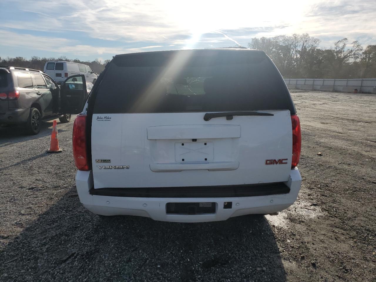2010 GMC Yukon - Image 6