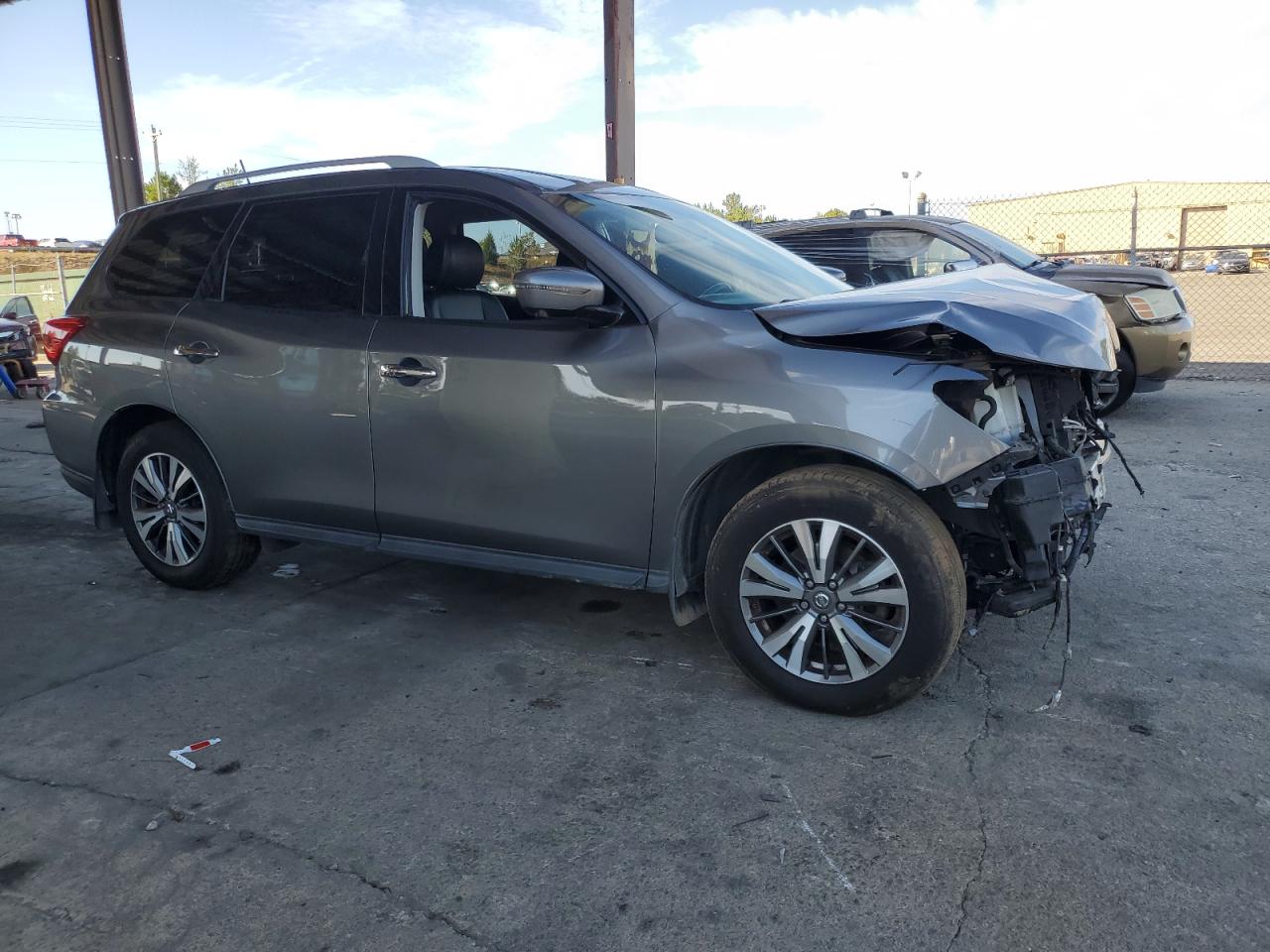 2017 Nissan Pathfinder - Image 4