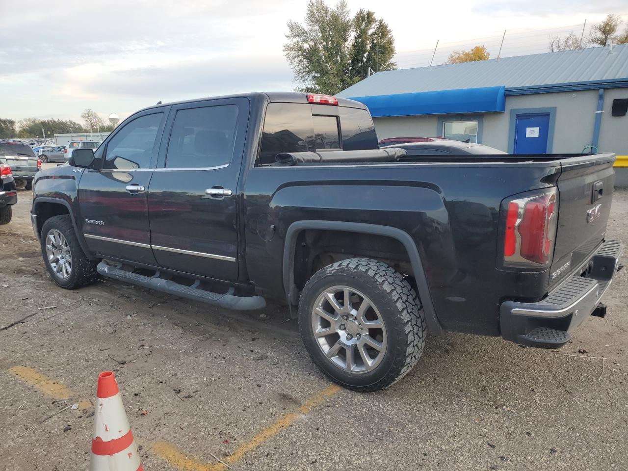 2018 GMC Sierra - Image 2