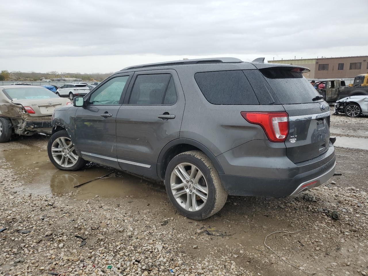 2017 Ford Explorer - Image 2