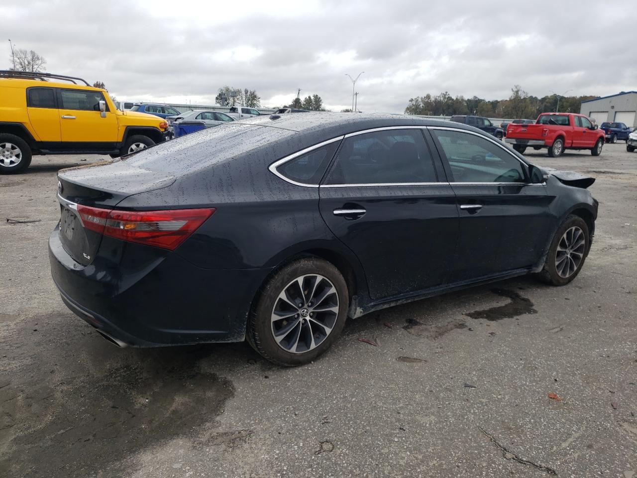 2016 Toyota Avalon - Image 3