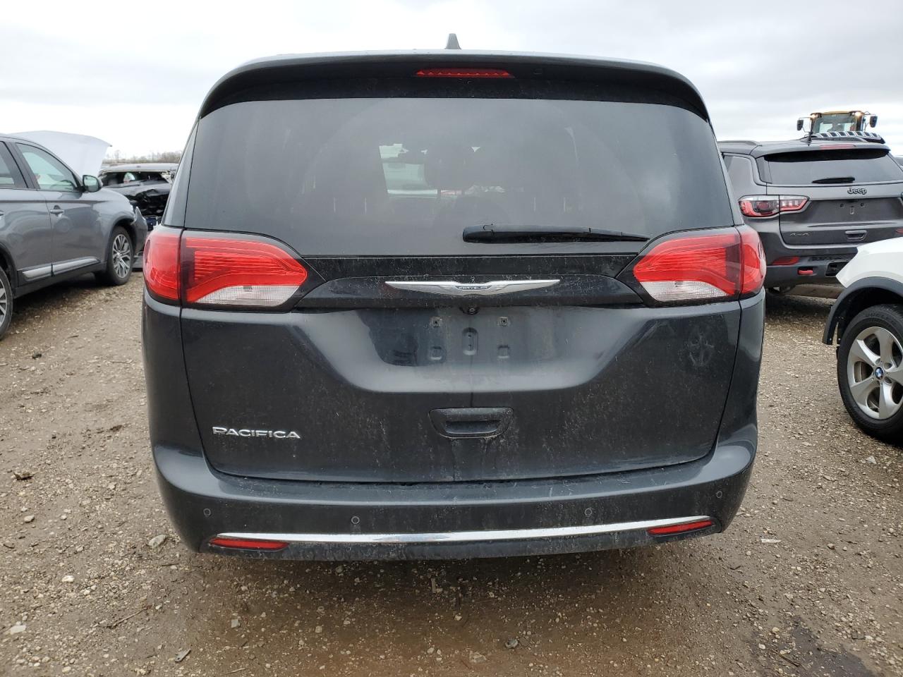 2017 Chrysler Pacifica - Image 6