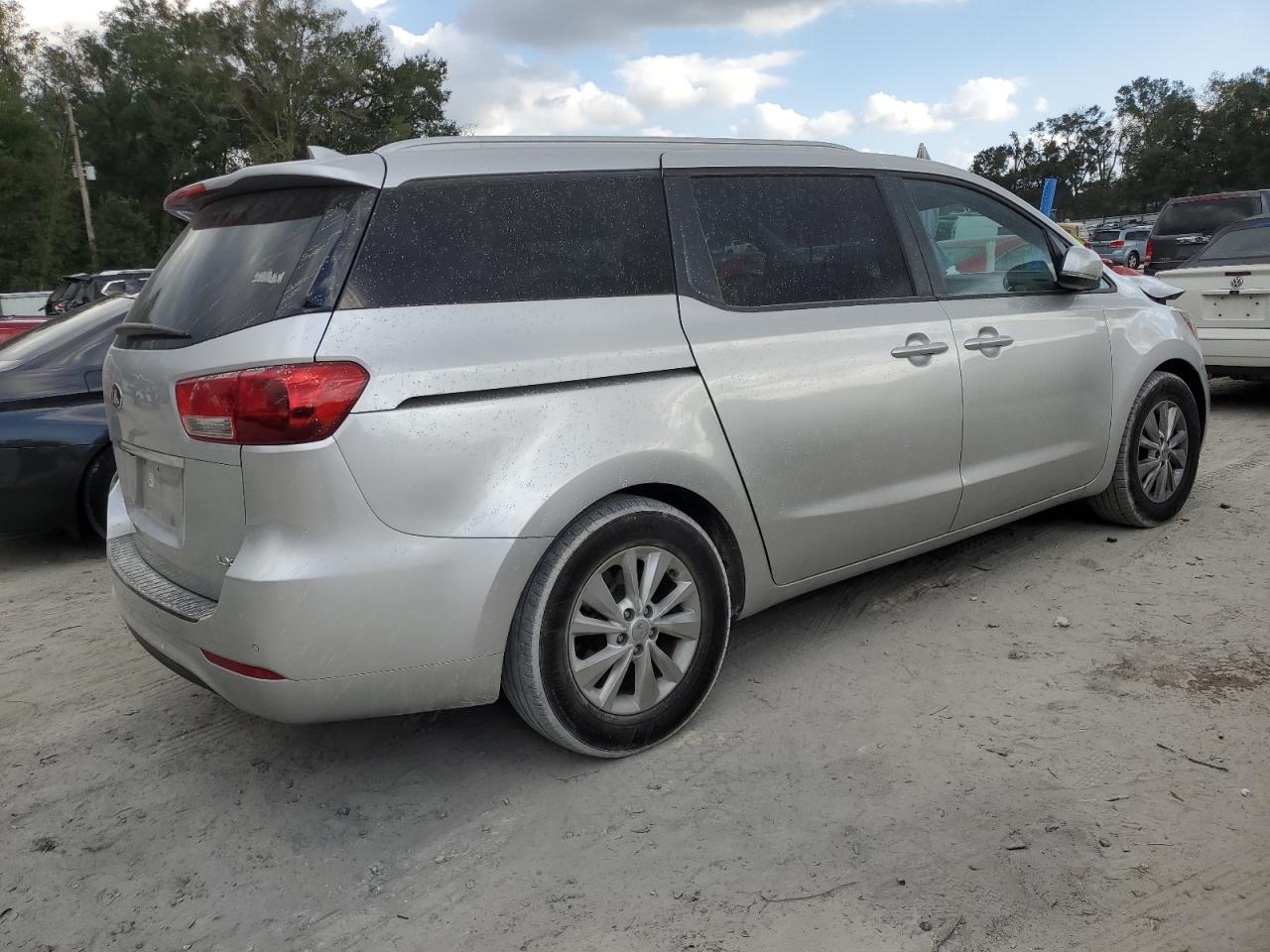 2016 Kia Sedona - Image 3