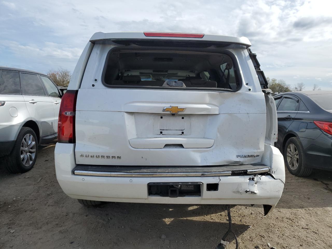 2019 Chevrolet Suburban - Image 6